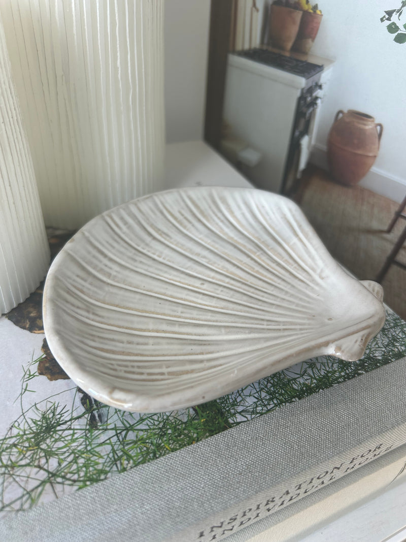 Porcelain shell dish