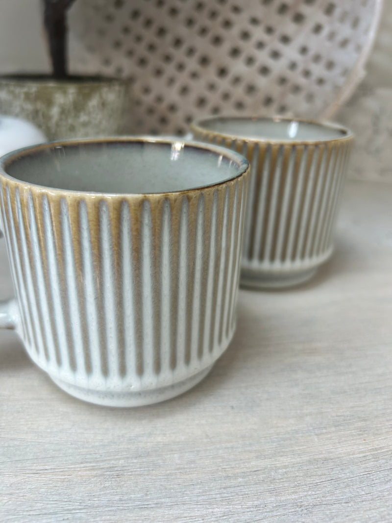 Set of 4 Ribbed reactive glaze mugs 2 styles