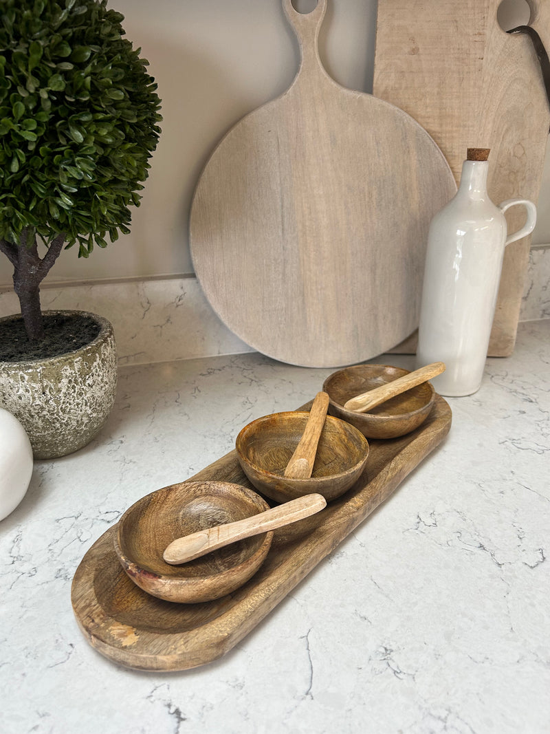 Set of 3 mango Wooden Bowls with 3 spoons on Tray 38cm