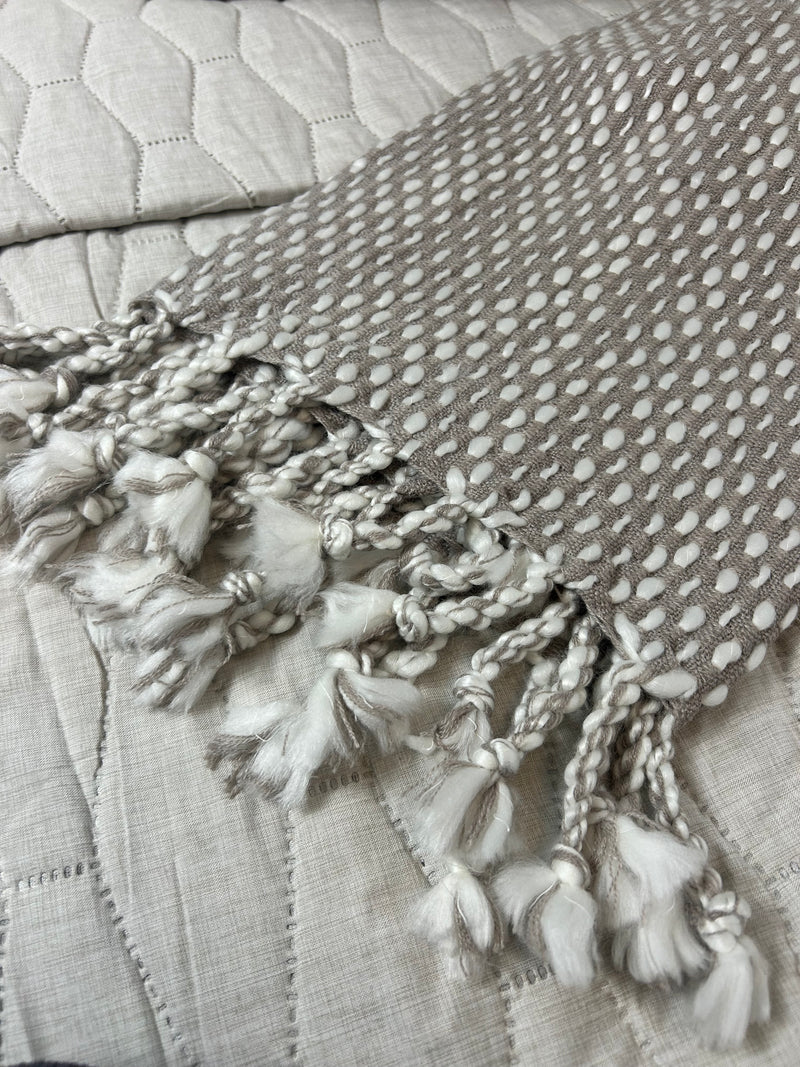 Ivory taupe throw 130x180