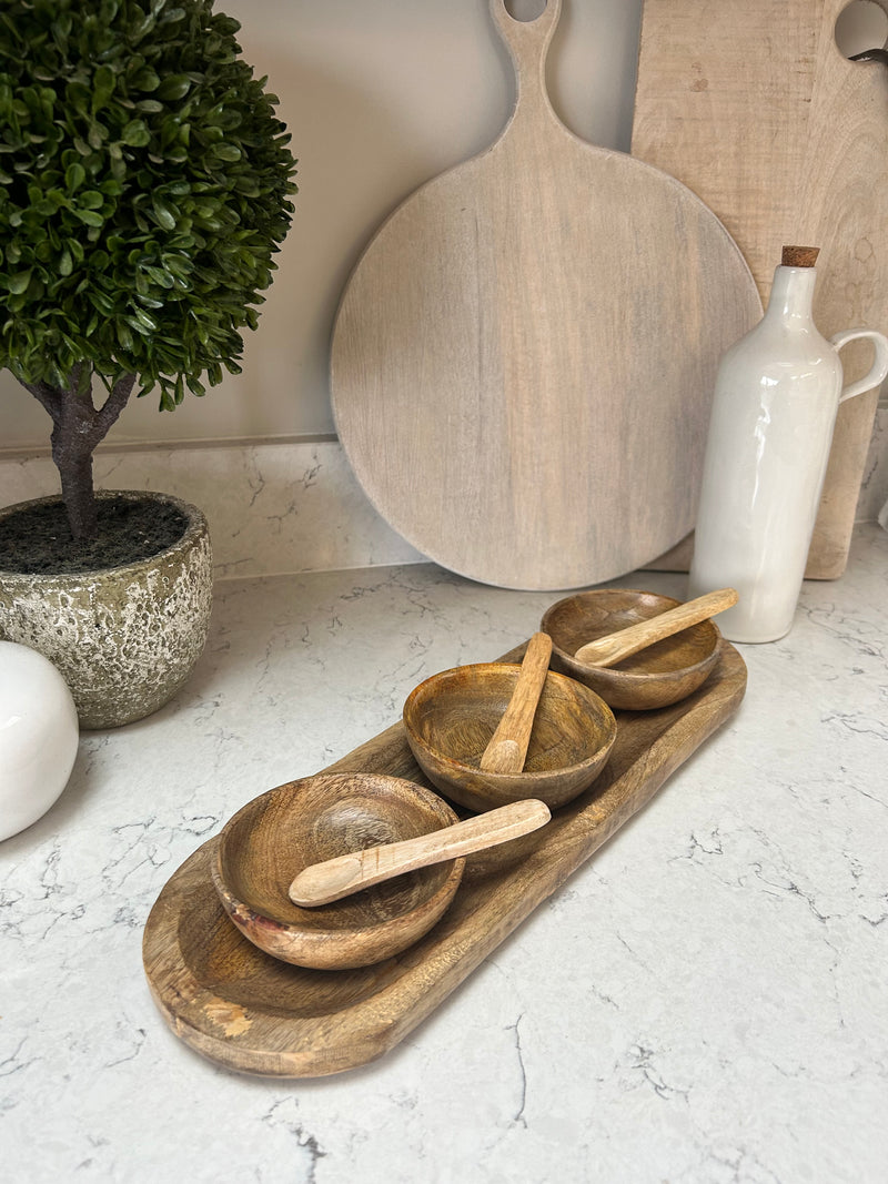 Set of 3 mango Wooden Bowls with 3 spoons on Tray 38cm