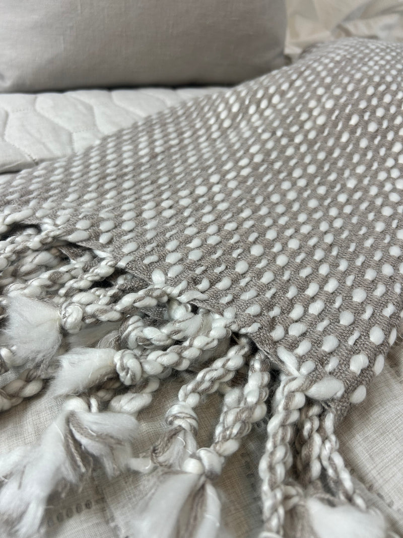 Ivory taupe throw 130x180