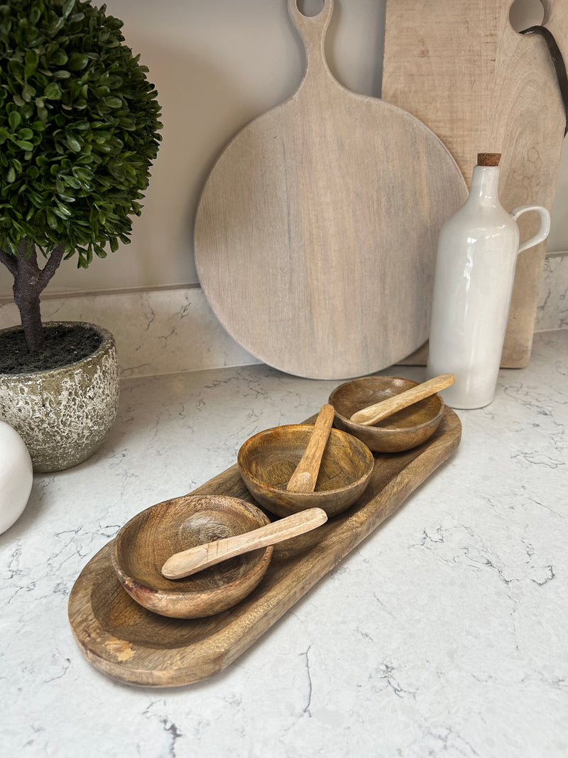 Set of 3 mango Wooden Bowls with 3 spoons on Tray 38cm