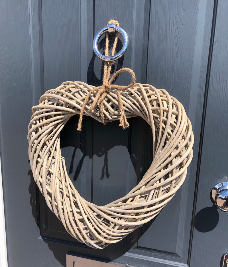 Wicker chunky heart with rope detail 50cm