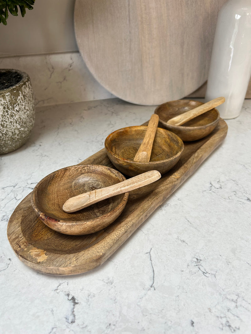 Set of 3 mango Wooden Bowls with 3 spoons on Tray 38cm