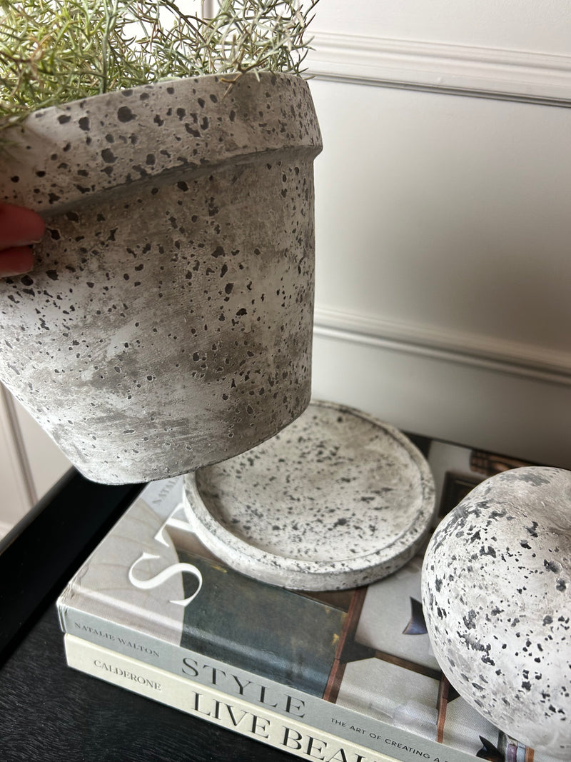 Aged Stone Plant Pots With Plate 2 Sizes