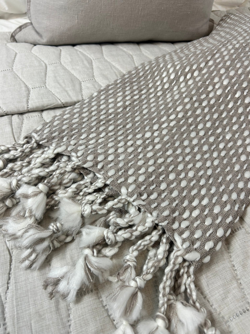 Ivory taupe throw 130x180