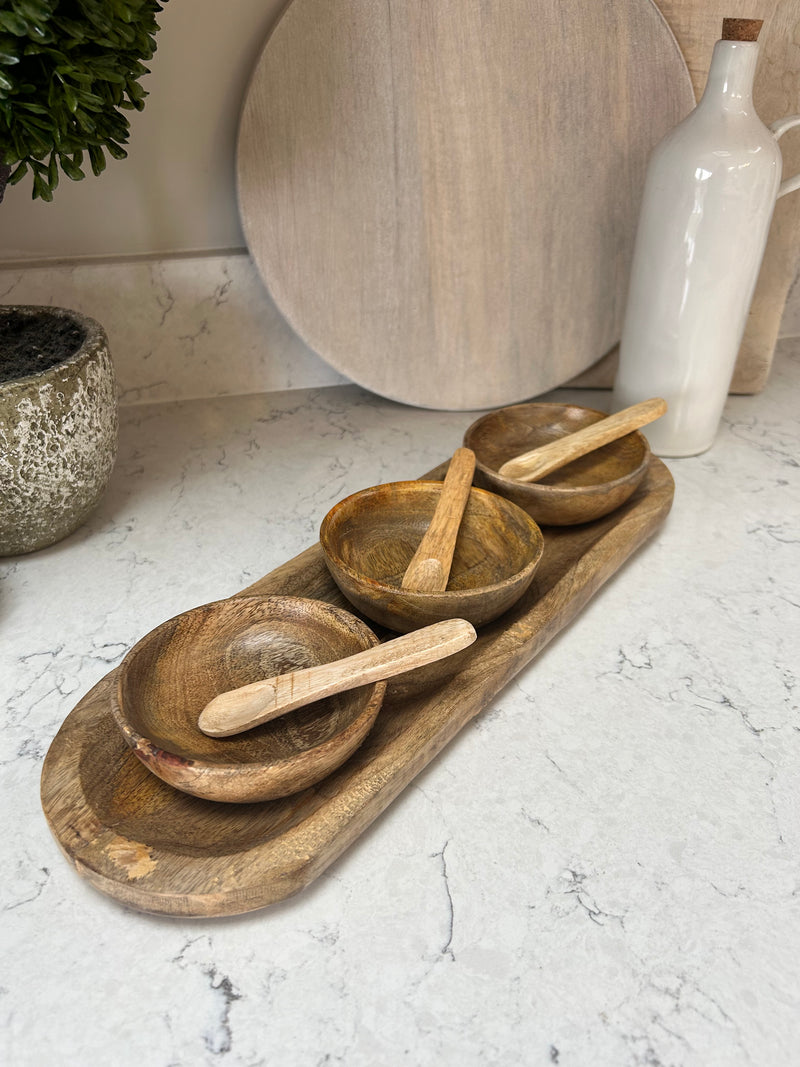 Set of 3 mango Wooden Bowls with 3 spoons on Tray 38cm