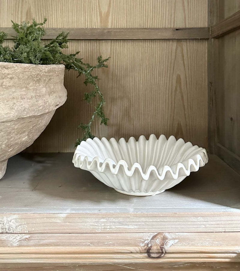 Chalk white waved bowl