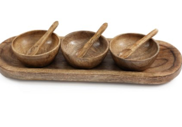 Set of 3 mango Wooden Bowls with 3 spoons on Tray 38cm