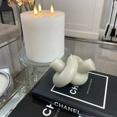 Store seconds Grey Knot candle.