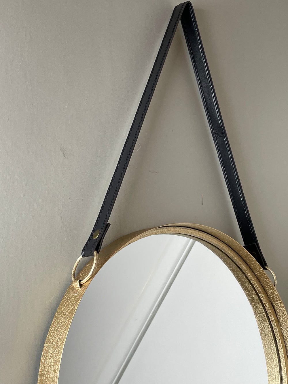 Hanging Black Leather Strap Metal Circular Wall Mirror with Chrome